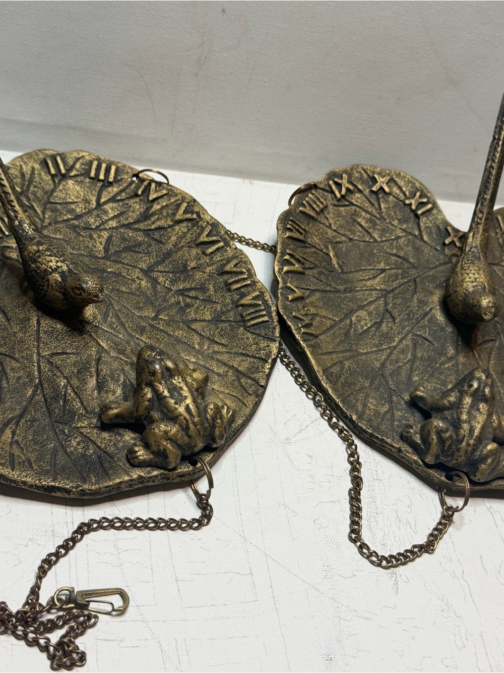 Antique-Style Frog on Lily Pad Reptile Decor - Gold